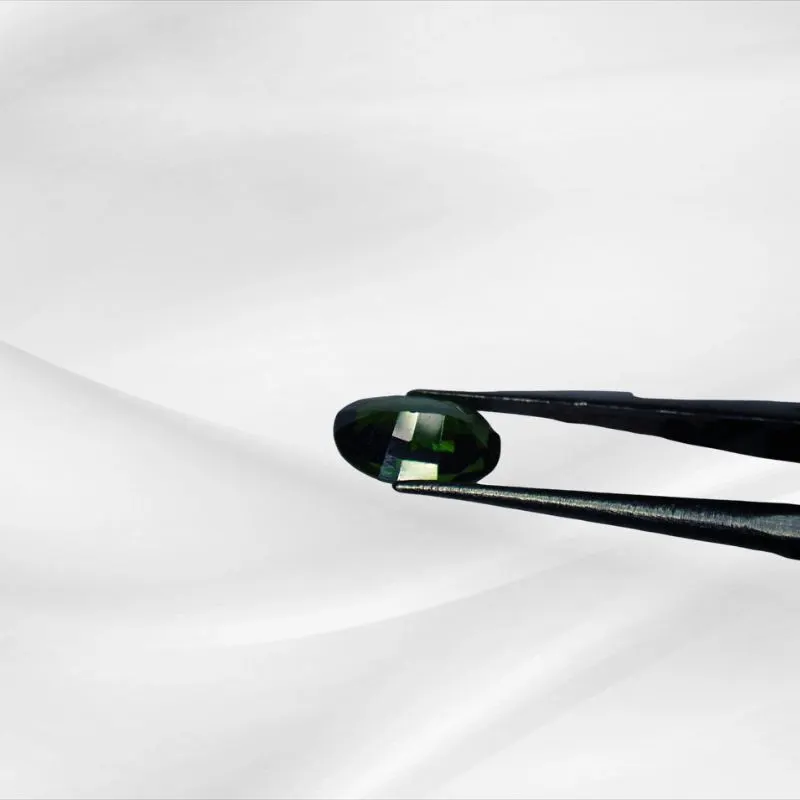 Green Tourmaline (Oval Alt) (Na(Li,Al)₃Al₆(BO₃)₃Si₆O₁₈(OH)₄) - Premium Ceylon gemstone